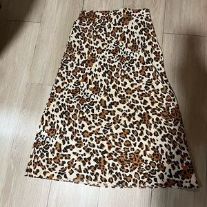 Aritzia cream and brown size 10 cheetah print midi skirt satin